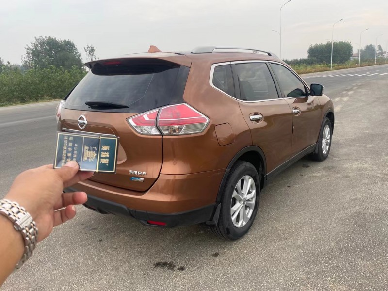 武汉14年日产奇骏5