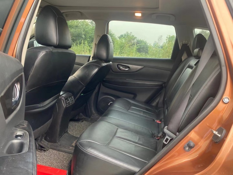 武汉14年日产奇骏8