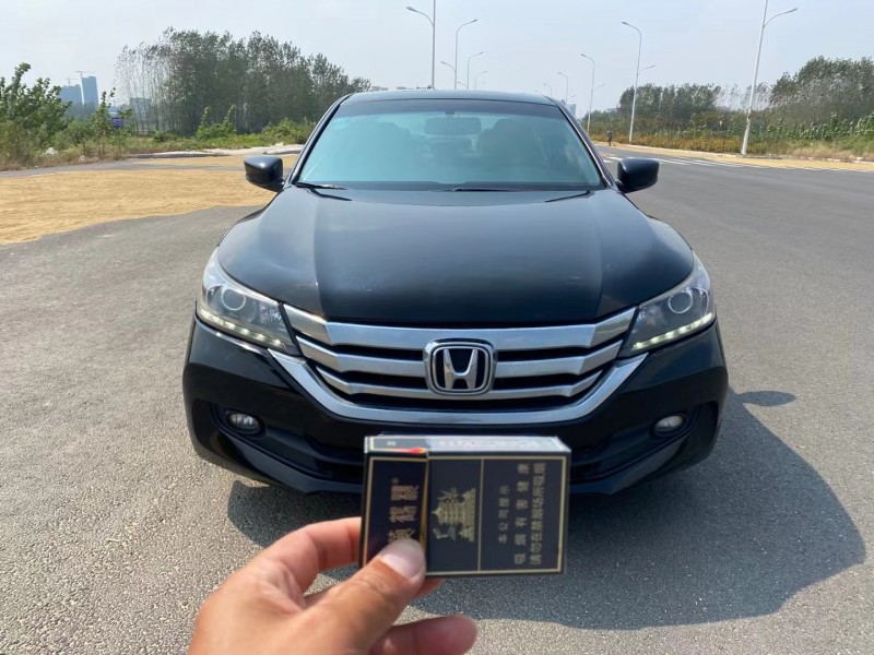 武汉15年本田雅阁1