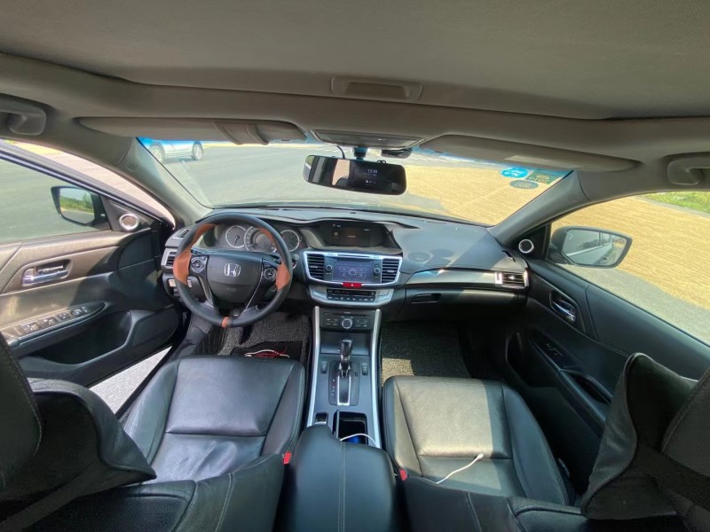 武汉15年本田雅阁6