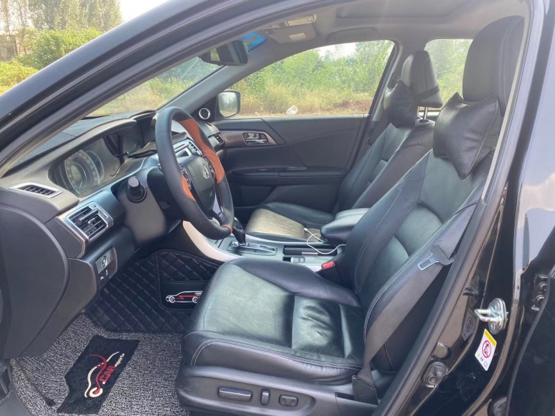 武汉15年本田雅阁5