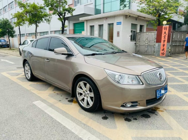 东莞10年别克君越2