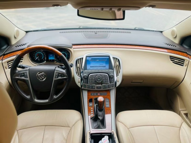 东莞10年别克君越5