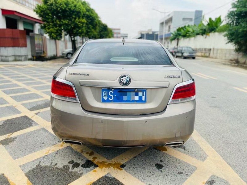 东莞10年别克君越8