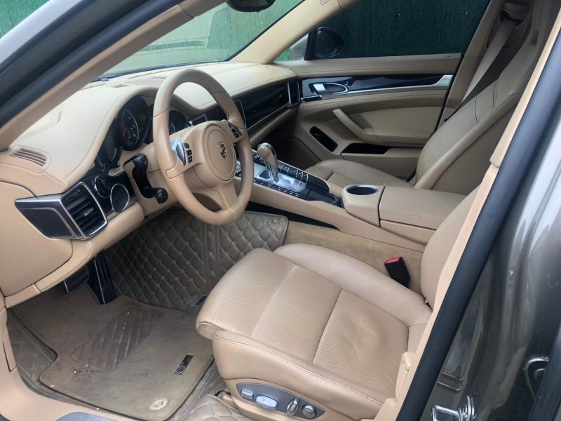 济宁13年保时捷帕拉梅拉6