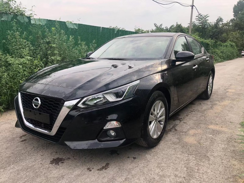 济宁21年日产天籁3