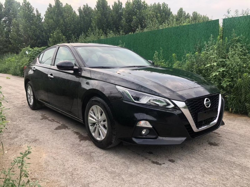 济宁21年日产天籁2