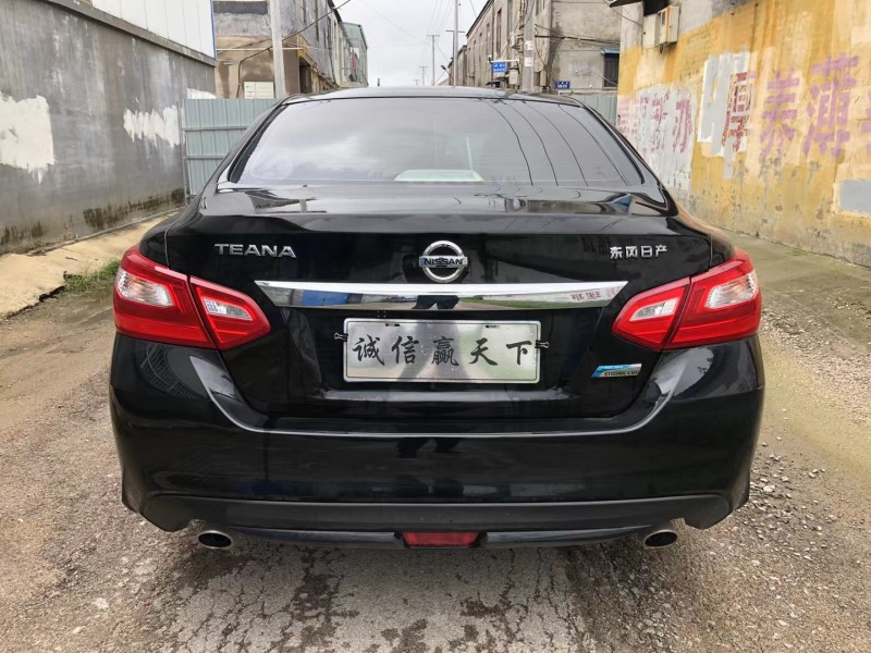 济宁18年日产天籁1