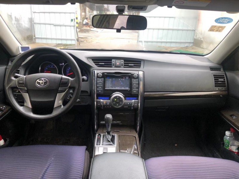 济宁14年丰田锐志5