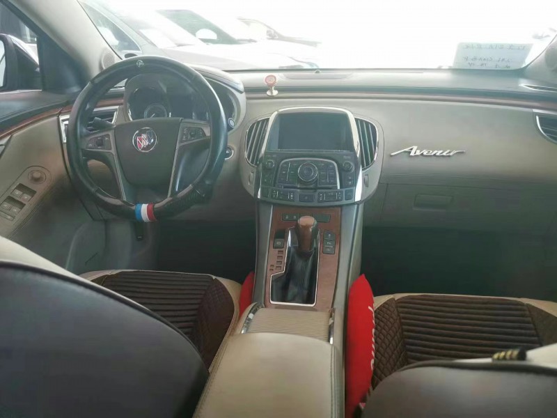 邢台12年别克君越3