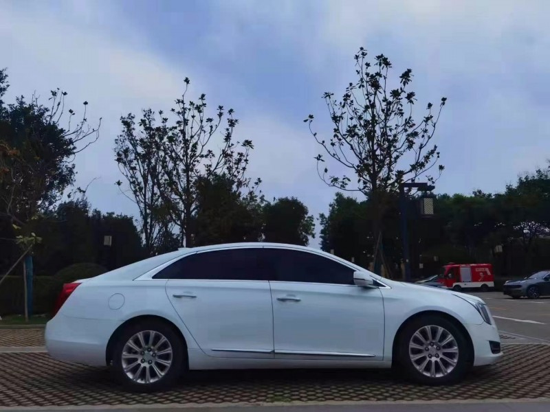 延安17年凱迪拉克XTS4