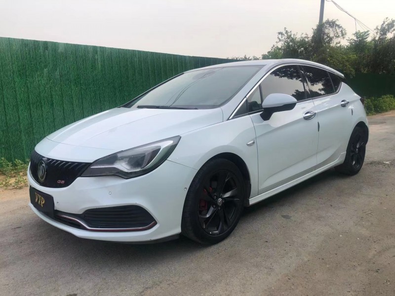 济宁16年别克威朗3