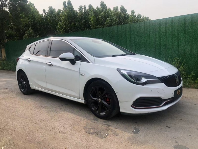 济宁16年别克威朗2