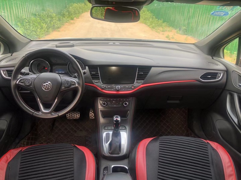 济宁16年别克威朗5