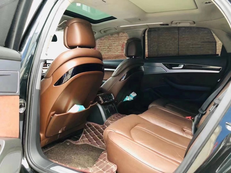 济宁11年奥迪A8L5