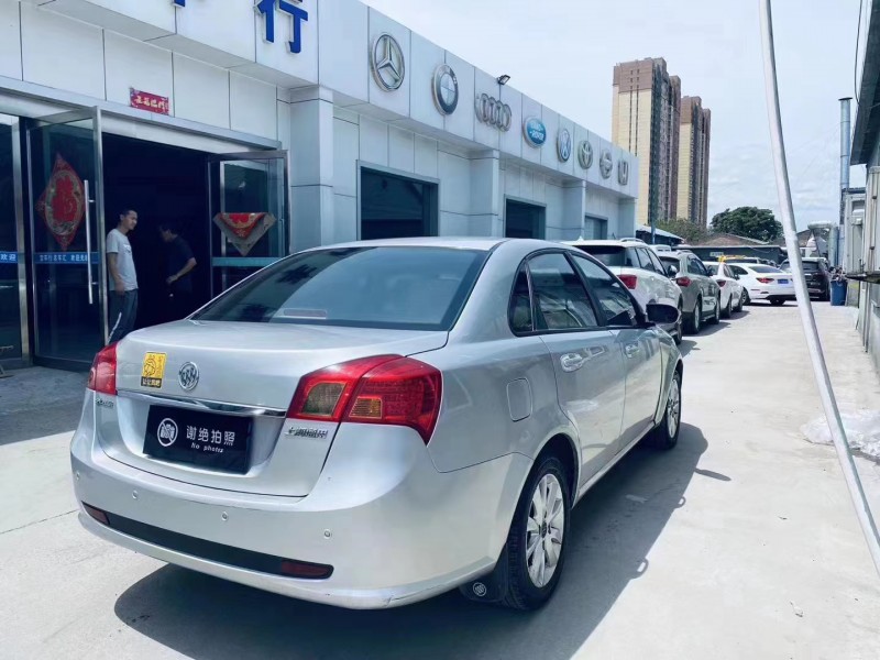 邢台11年别克凯越5