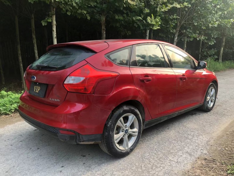 济宁15年福特福克斯6