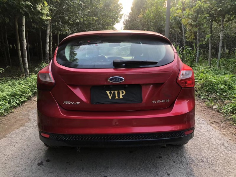 济宁15年福特福克斯8