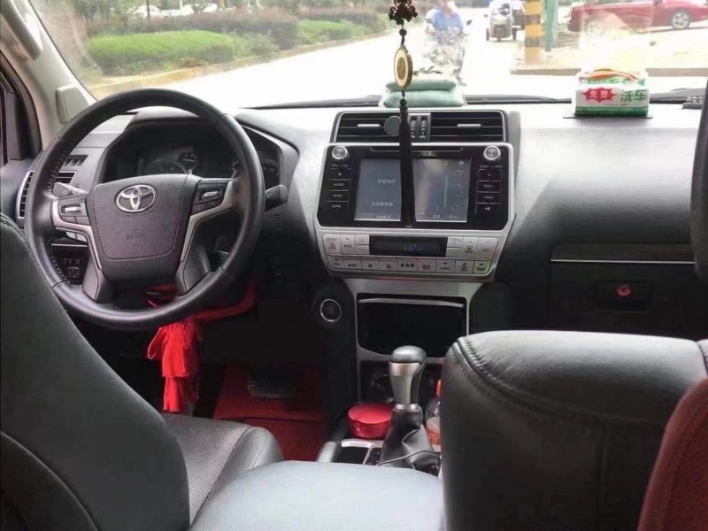 武汉18年丰田普拉多3