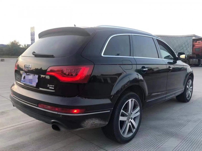 济宁14年奥迪Q78