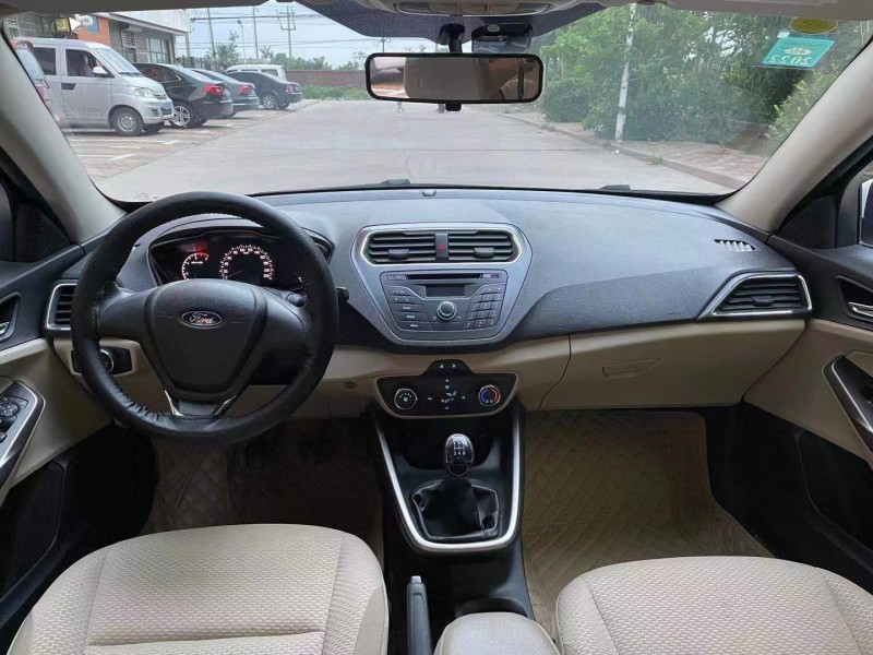 邢台18年福特福睿斯9