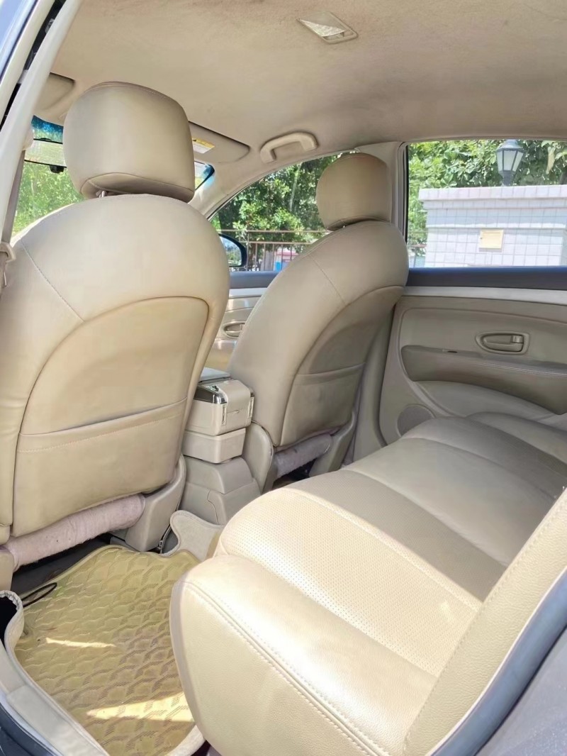 中山16年日產軒逸8
