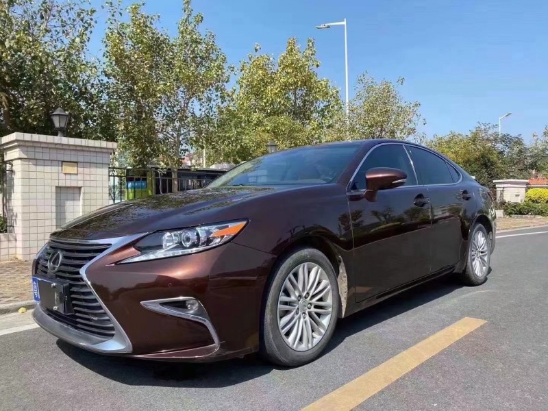 中山17年雷克薩斯ES8