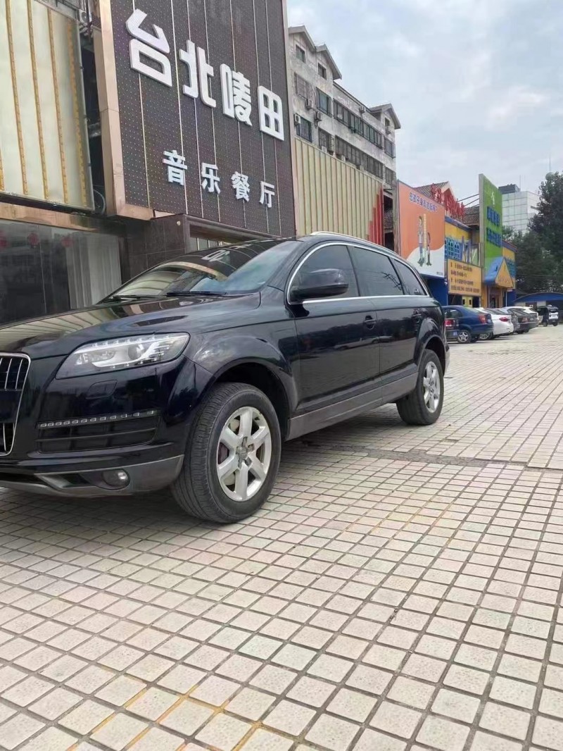 東營10年奧迪Q76