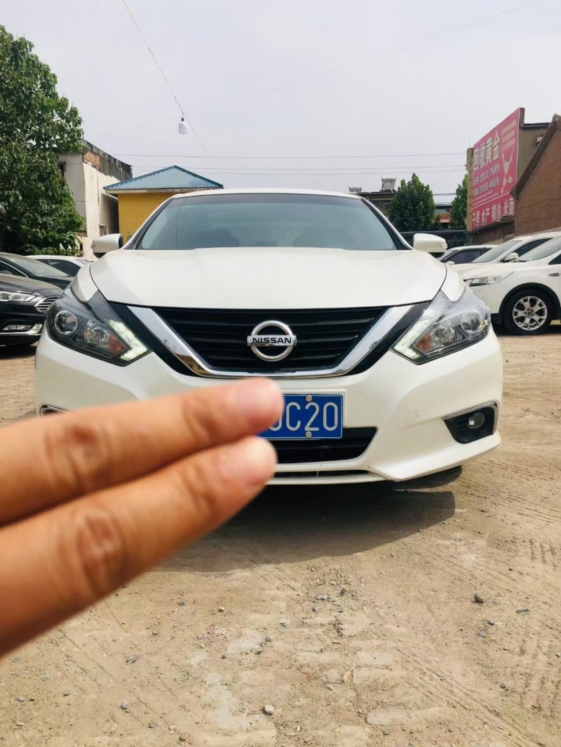 濮陽18年日產天籟1