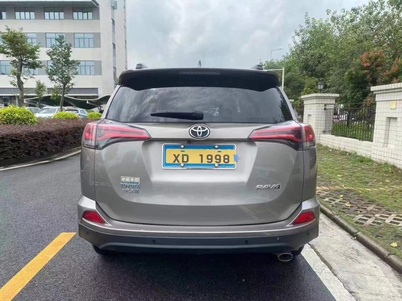 中山16年豐田RAV47