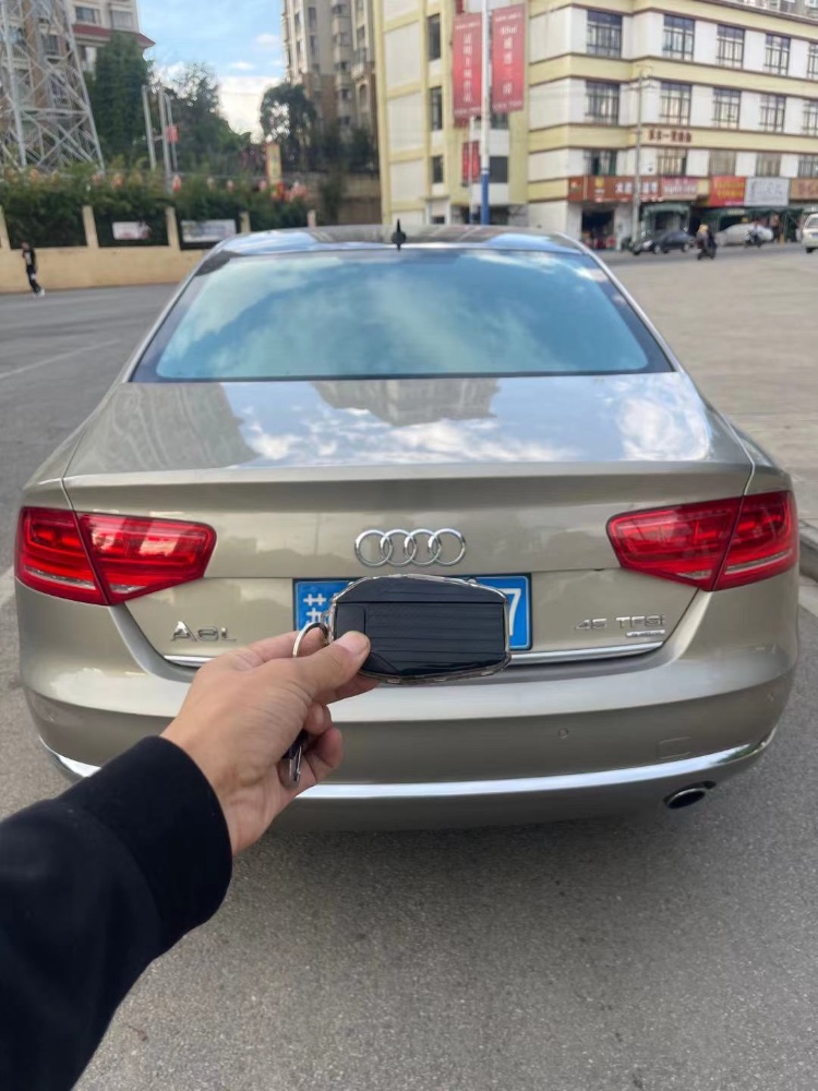 昆明14年奧迪A8L5