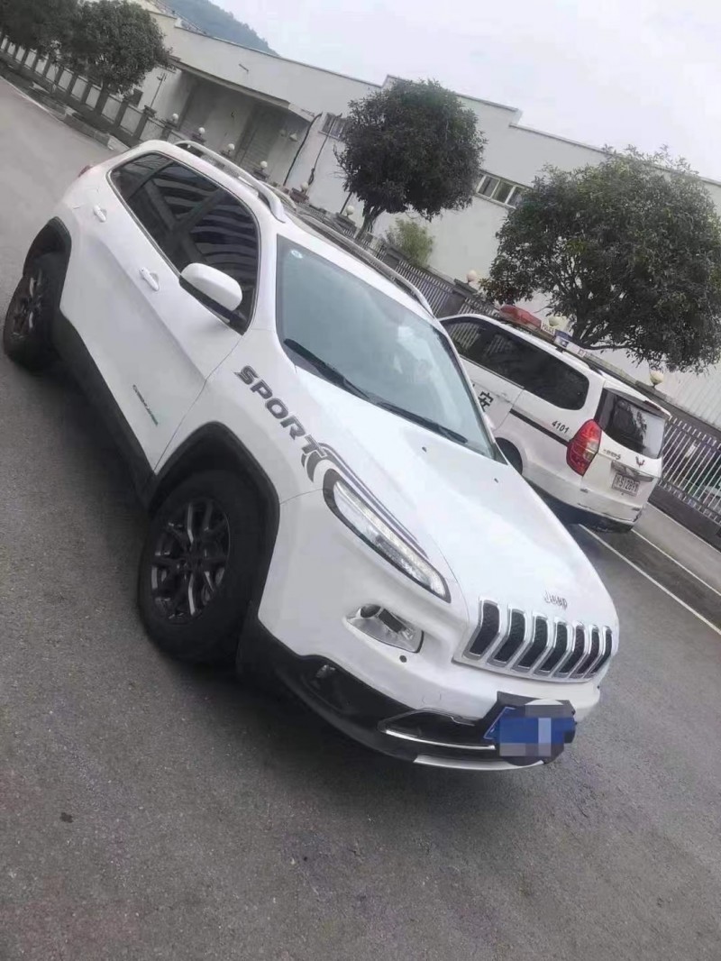 成都20年Jeep自由光2