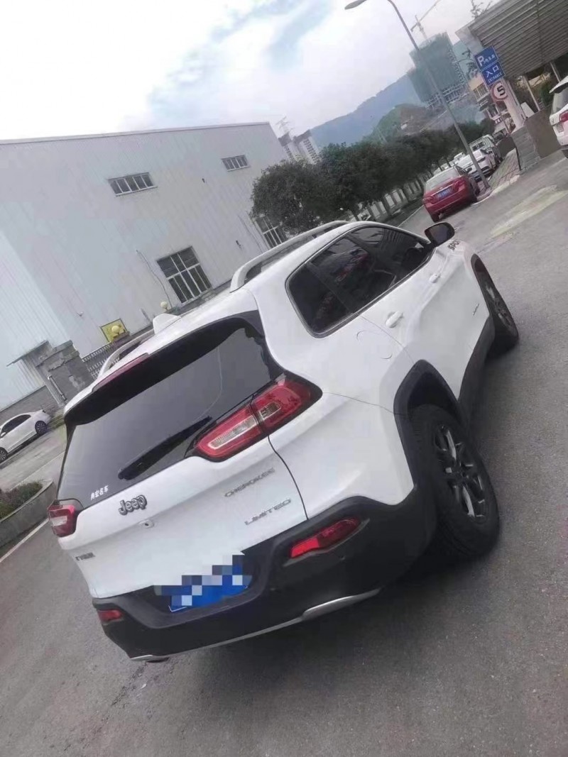 成都20年Jeep自由光7