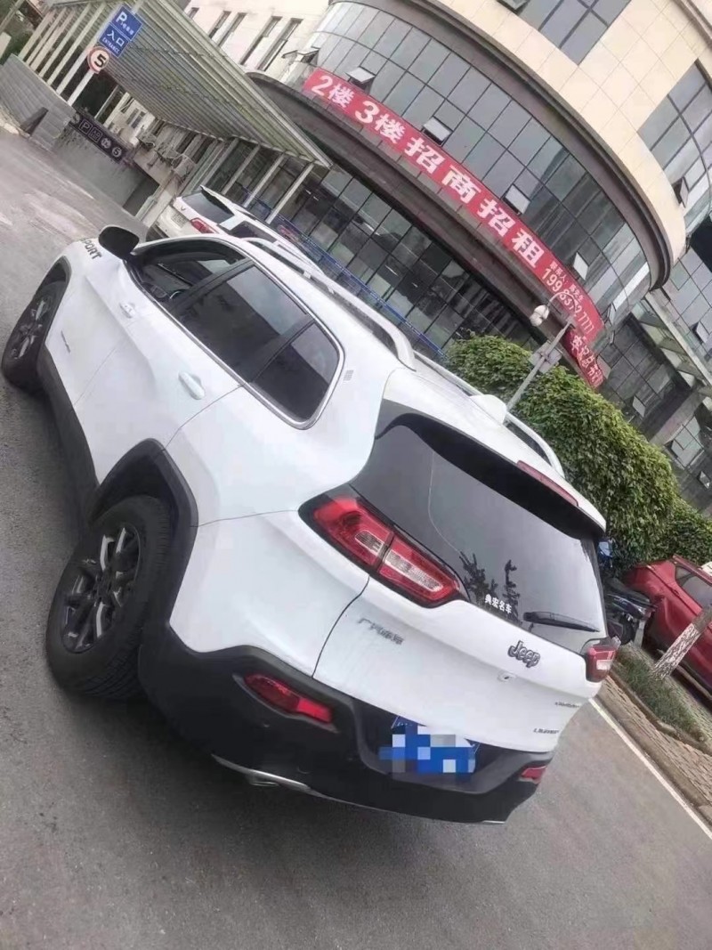 成都20年Jeep自由光8