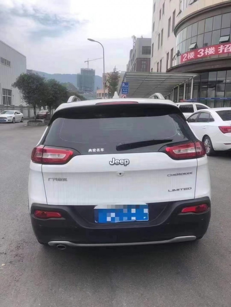 成都20年Jeep自由光9