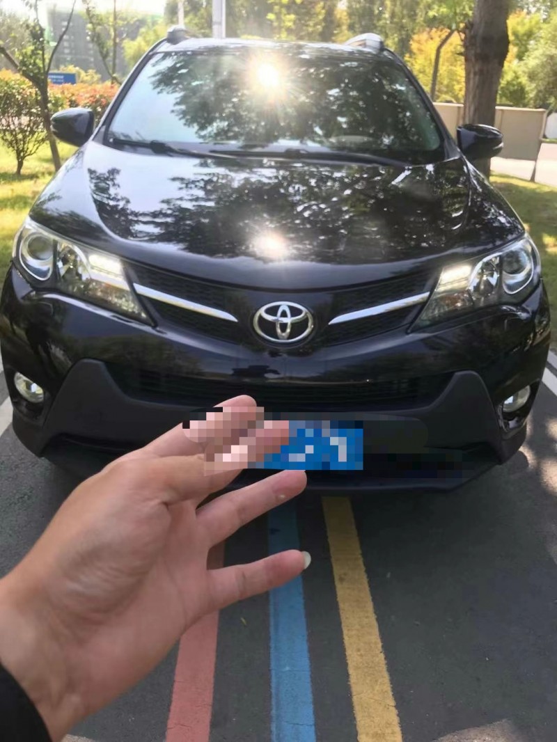 青島14年豐田RAV4榮放1