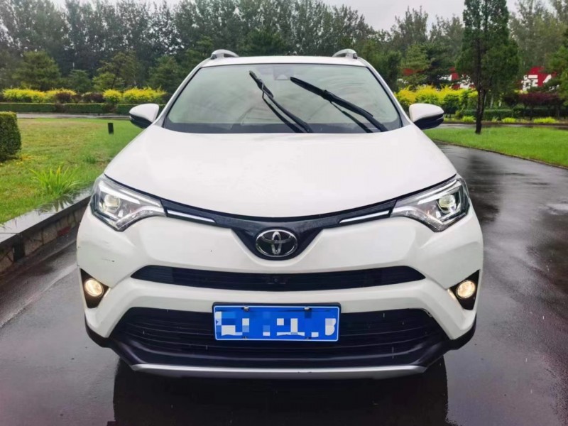 太原19年豐田RAV4榮放1