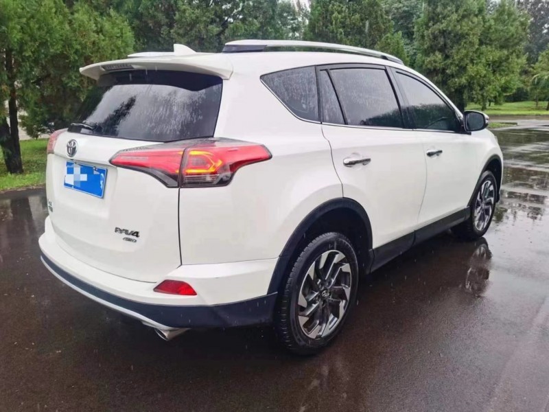 太原19年豐田RAV4榮放7
