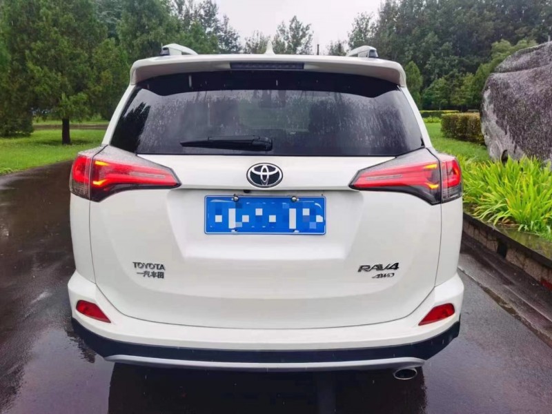 太原19年豐田RAV4榮放8