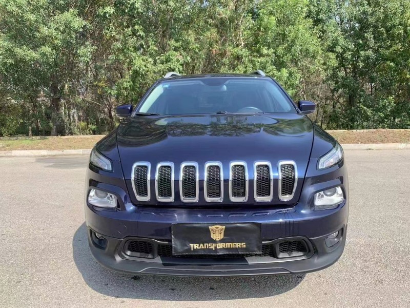 泰安18年Jeep自由光8