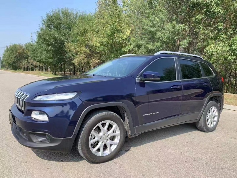泰安18年Jeep自由光7