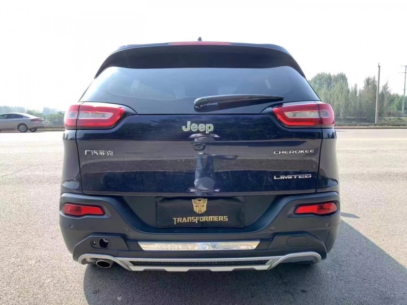 泰安18年Jeep自由光9