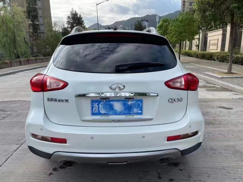 嘉興16年英菲尼迪QX502