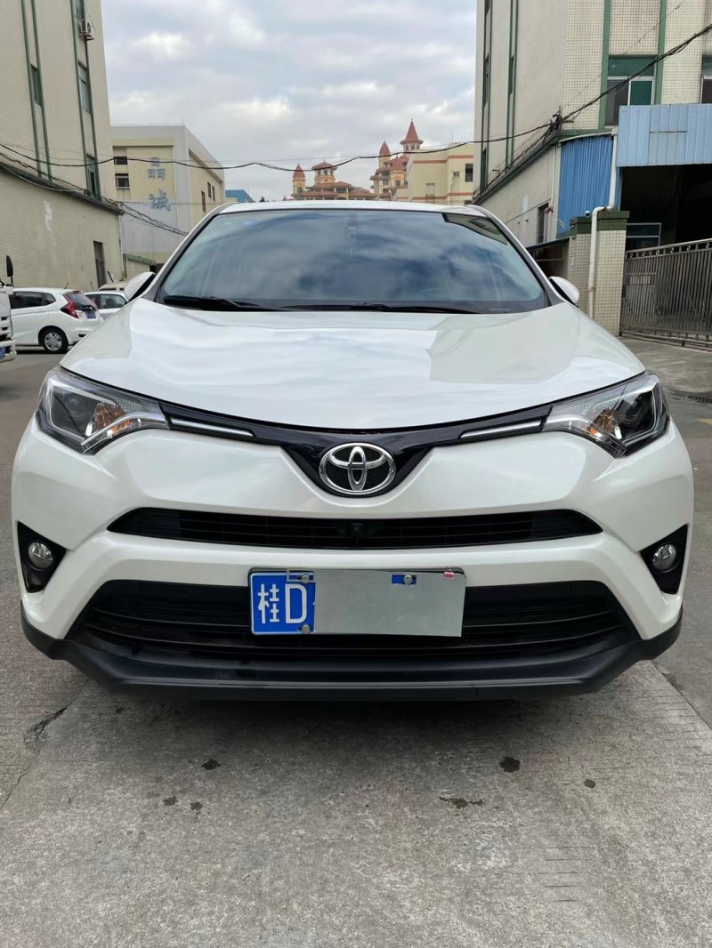 中山19年豐田RAV49