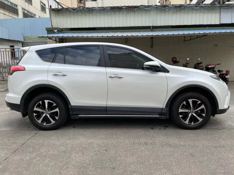 中山19年豐田RAV48