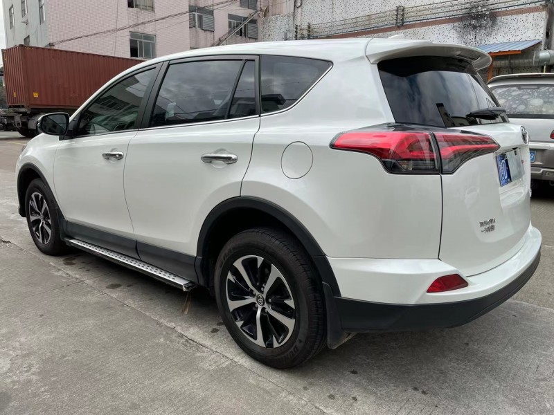 中山19年豐田RAV44