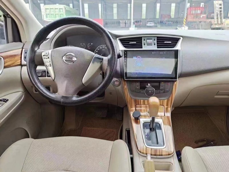 武漢15年日產軒逸5