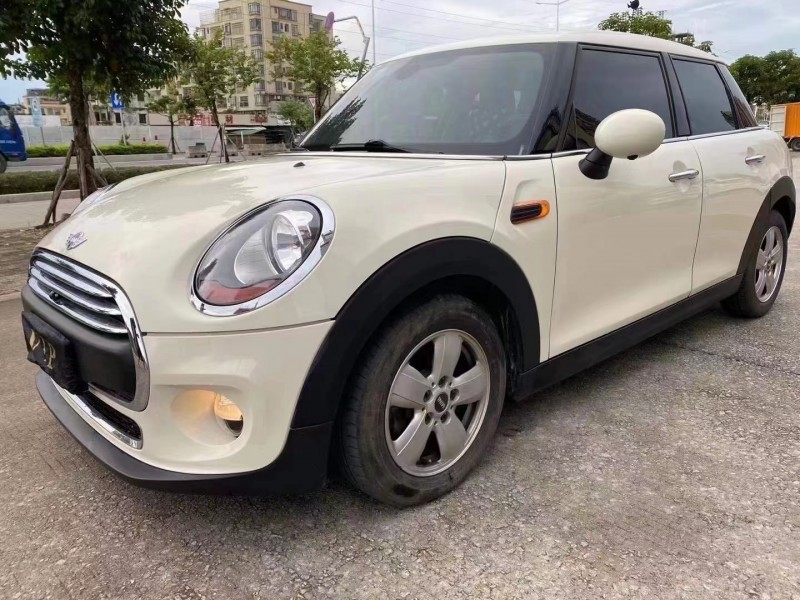 昆明16年寶馬MINI2