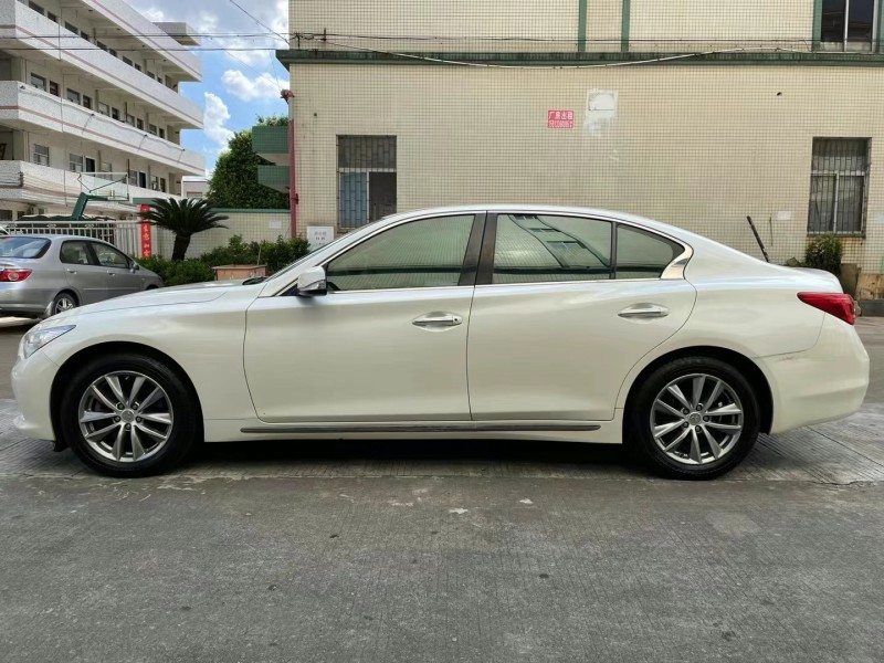 中山16年英菲尼迪Q50L3
