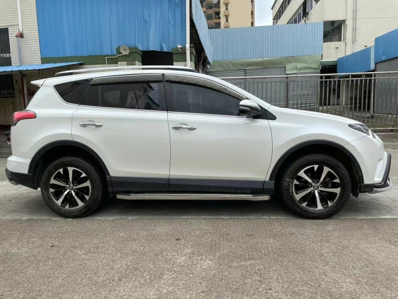 中山17年豐田RAV42